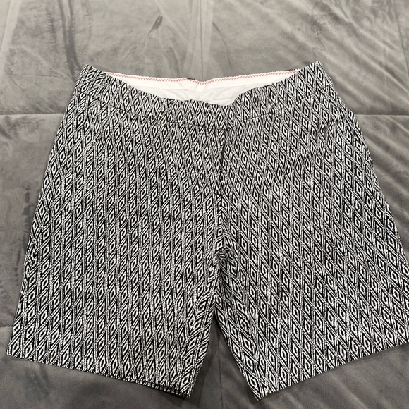 KENAR Women's Shorts Black White Print Casual Size 6 - Picture 1 of 5